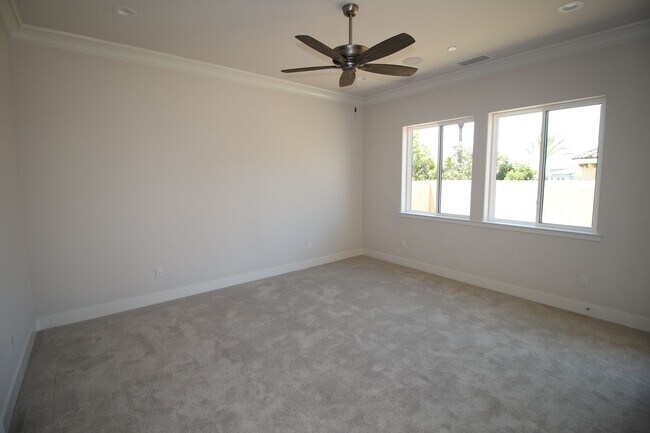Building Photo - 2104 E Las Palmas Dr