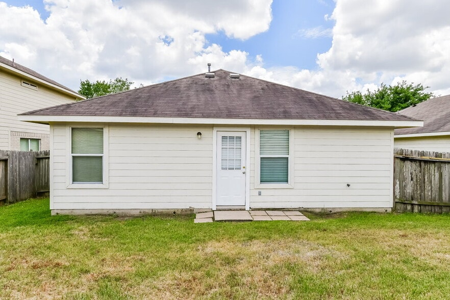 Building Photo - 18918 Brownstone Mills Dr