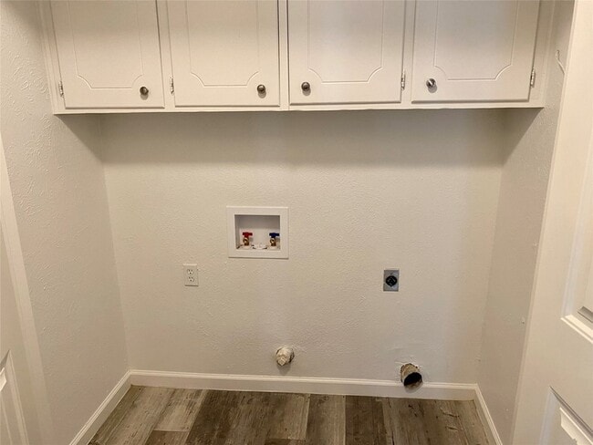 Building Photo - 5300 Jason Dr