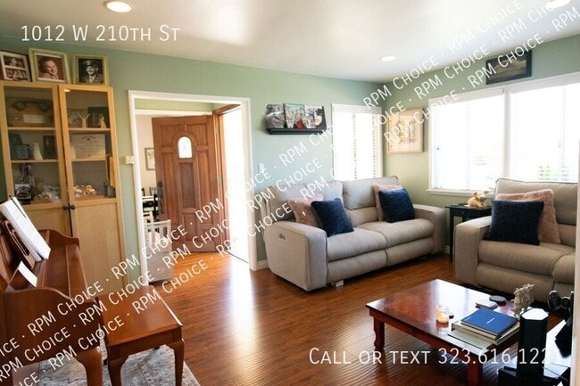 Building Photo - 1012 W 210th St