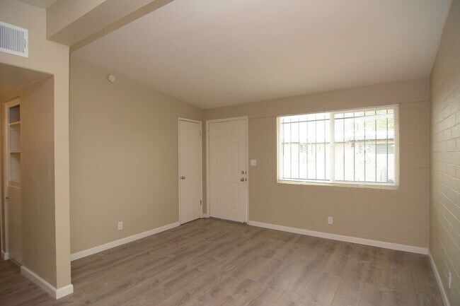Building Photo - Remodeled 2 Bedroom 1 Bath Triplex! Close ...
