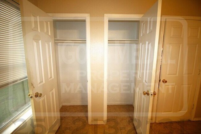 Building Photo - 3402 Hereford Ln