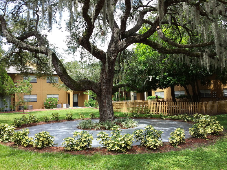 Primary Photo - Oak Manor Apartment Homes