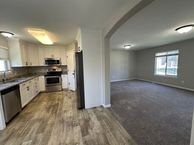Building Photo - 3528 Newland Loop