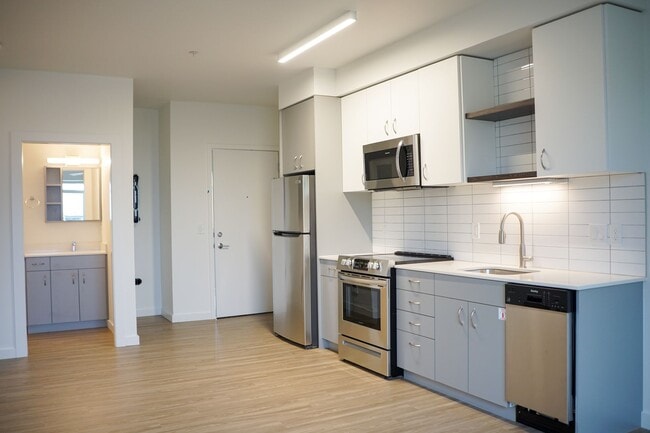 Building Photo - Modern 3rd Floor Studio with Condo-Grade Finishes & APP FEE SPECIAL!