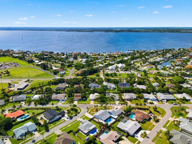 Building Photo - 2108 Rosewood Dr