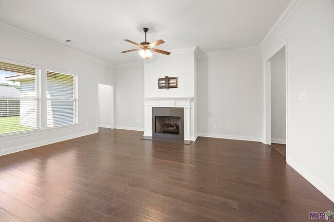 Building Photo - 471 Lake Breeze Dr