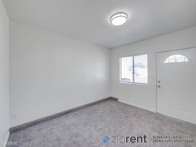 Building Photo - 2 br, 1 bath Triplex - 425 East Hermosa St...