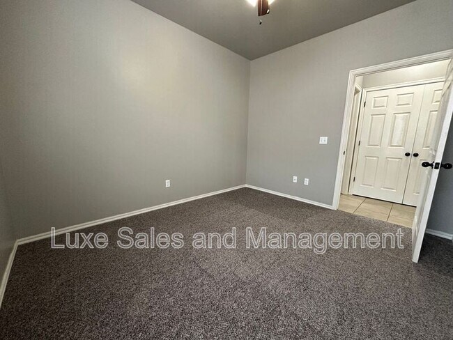Building Photo - 1316 Garden Gate Dr