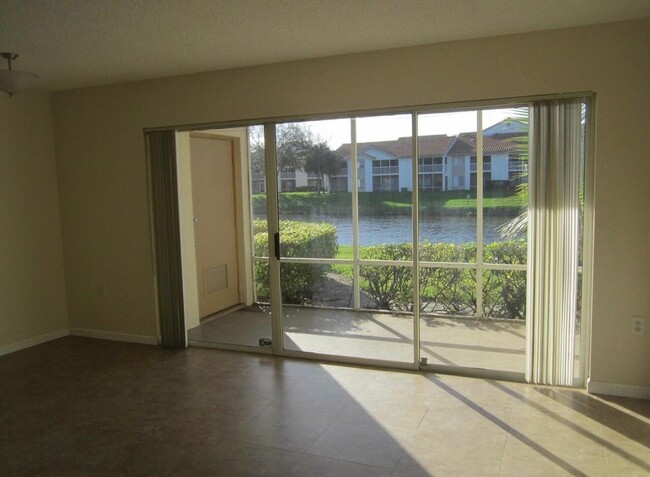 Building Photo - 7103 Glenmoor Dr