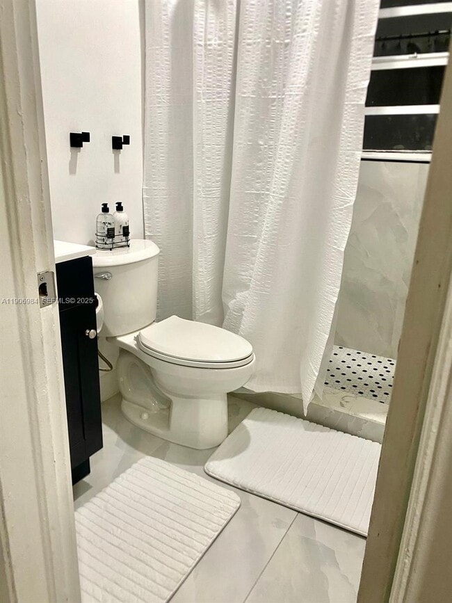 Building Photo - 413 NE 8th St