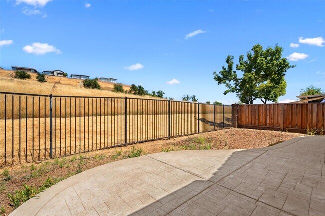 Building Photo - 312 Lone Spur Dr