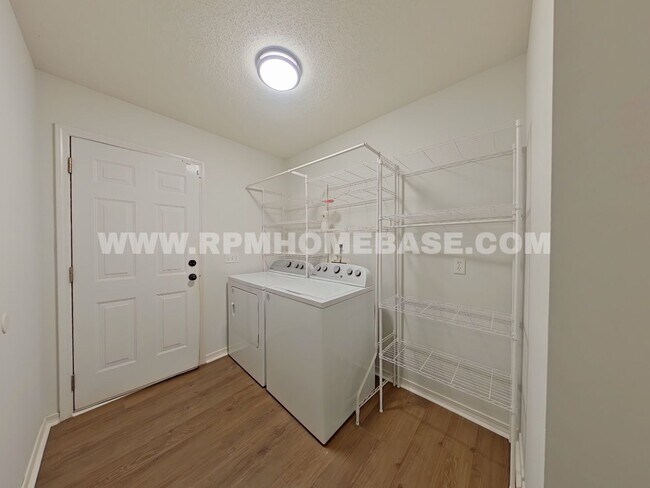 Building Photo - Move-In Ready 4-Bedroom Home Near Duke Field & Eglin AFB – Pet Friendly