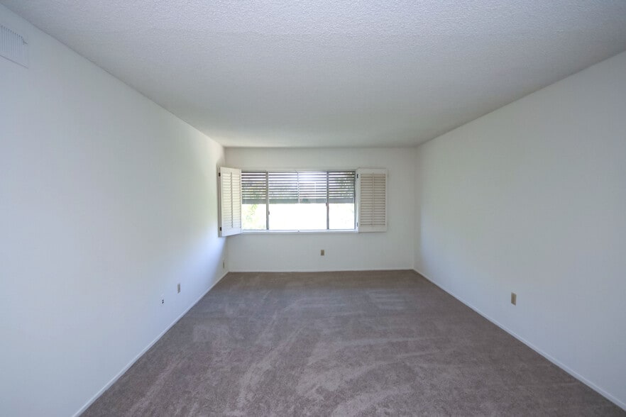 Building Photo - 266 S Madison Ave