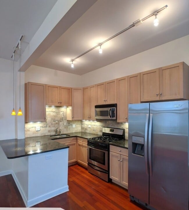 Building Photo - 1222 W Hubbard St