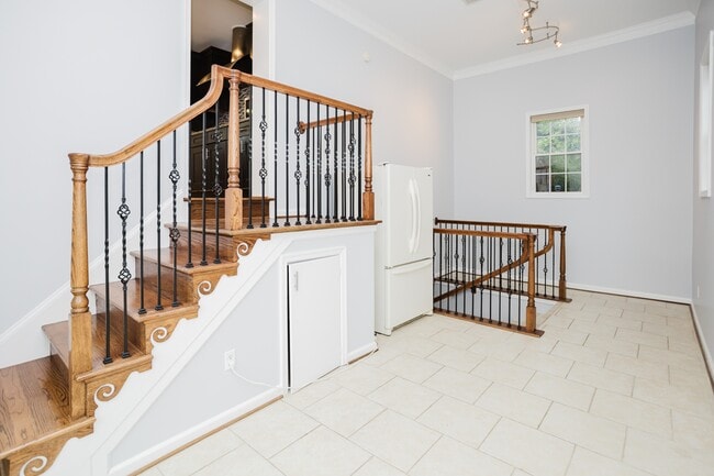 Building Photo - 2177 Chain Bridge Rd