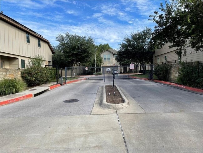 Building Photo - 2001 Faro Dr