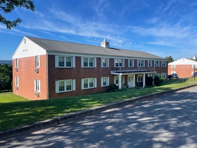 Building Photo - 930 McGuire Rd