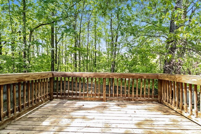 Building Photo - 6550 Hickory Crest Dr