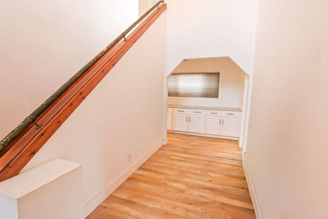 Building Photo - Modern 3 Bed Home for Rent in Riverside CA 92507 Garage Available