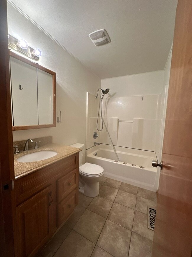 Building Photo - 4321 Myrtlewood Dr