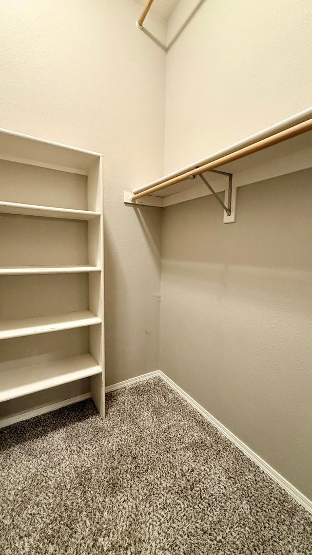 Building Photo - Upper-level condo