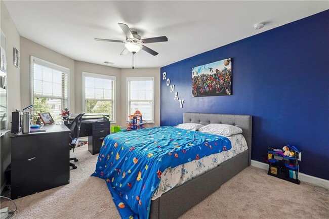 Building Photo - 5230 Edgebrook Dr