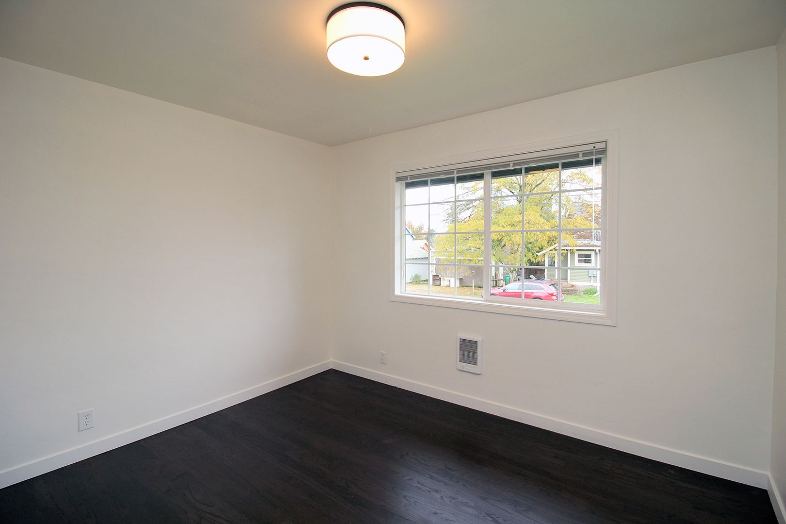 Building Photo - 5535-5535 SE 17th Ave