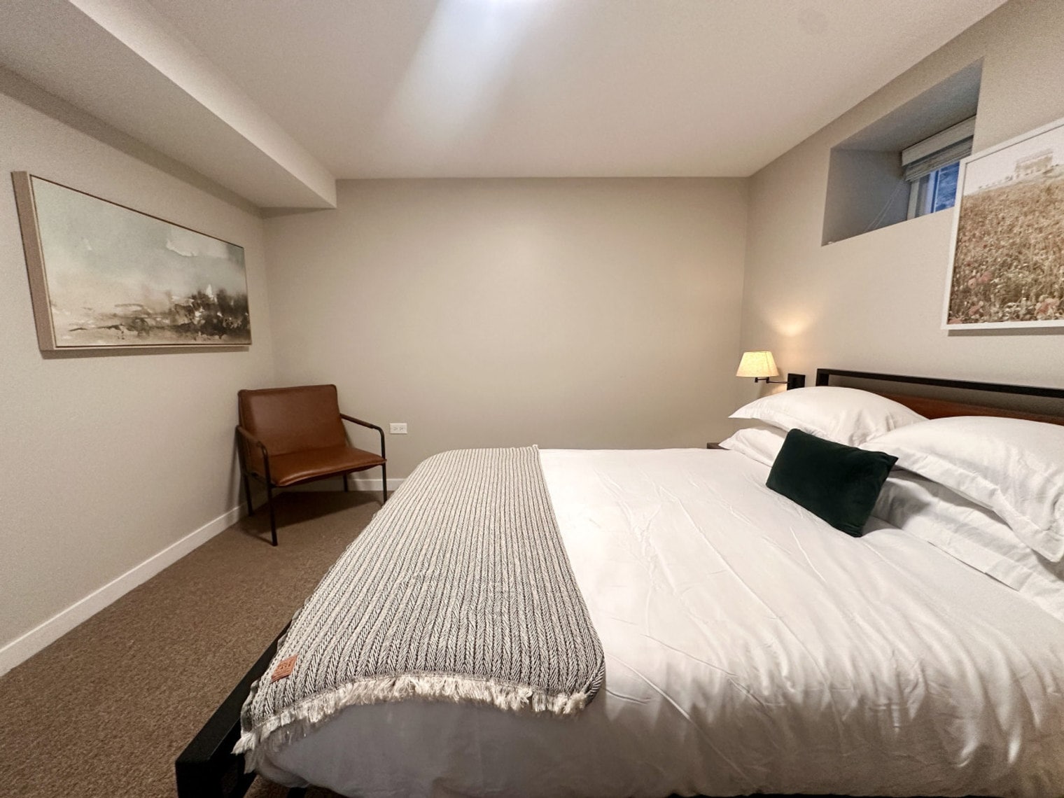 Building Photo - 736 N Throop St