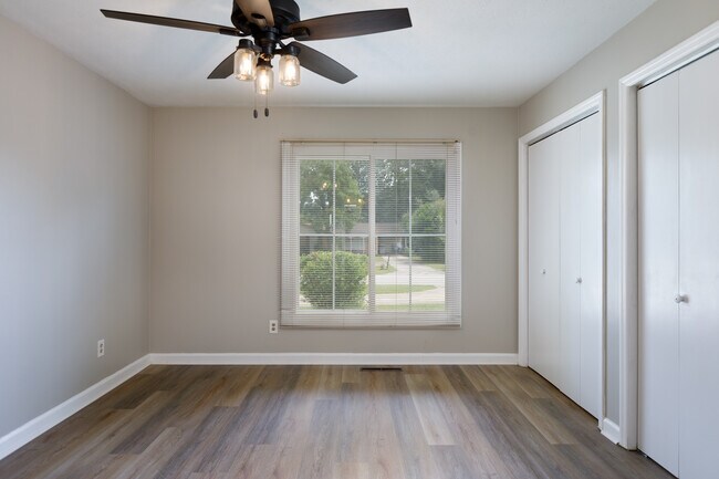 Building Photo - 606 Hilliard Dr