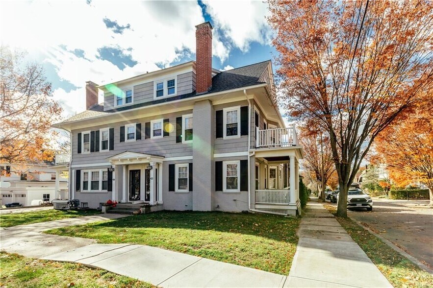 Building Photo - 422 Wayland Ave