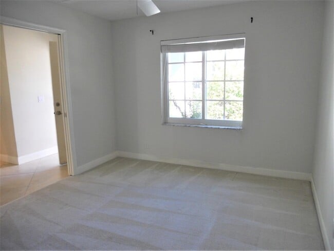Building Photo - 14 Governors Ct