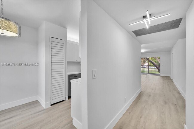 Building Photo - 1200 SW 124th Terrace