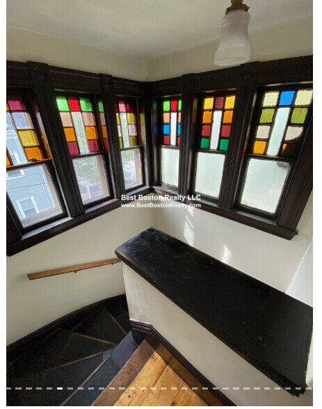 Building Photo - 211 Holland St