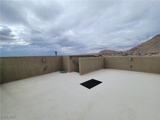 Building Photo - 10537 Seasonable Dr