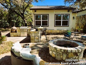 Building Photo - 9810 Park Dr