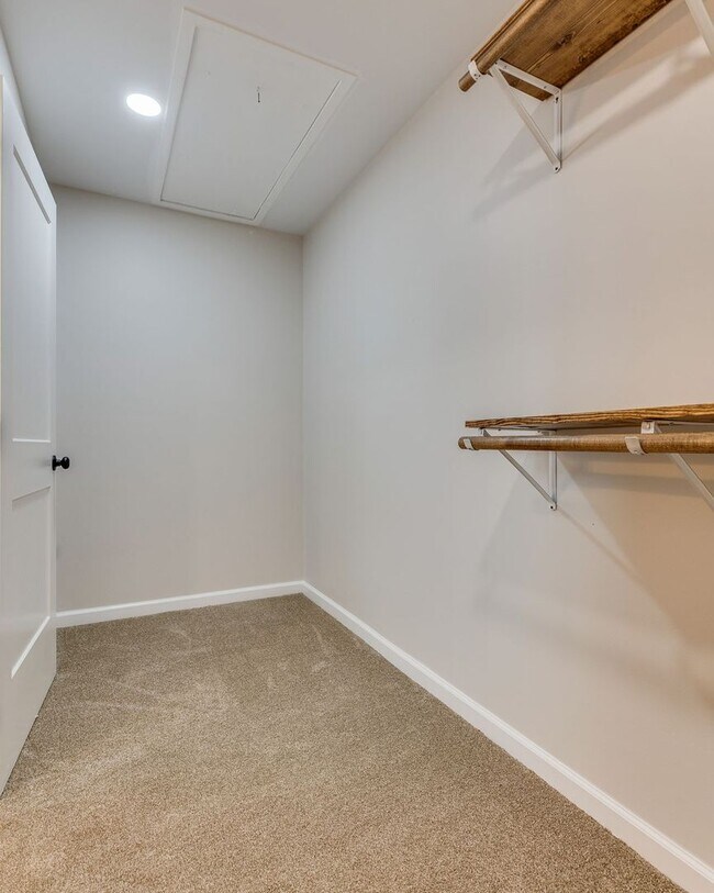 Building Photo - NEWLY BUILT 3 BED/2.5 BATH