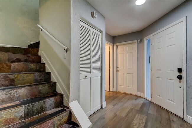 Building Photo - 4139 Brentwood Park Cir