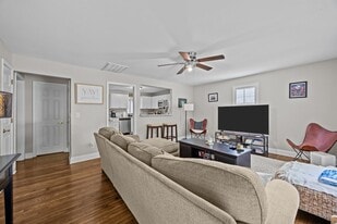 Building Photo - 1002 Amesbury Rd