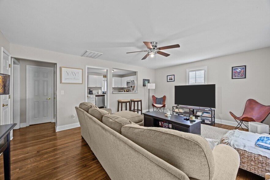 Primary Photo - 1002 Amesbury Rd