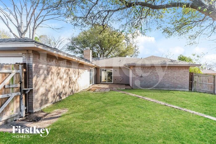 Building Photo - 5105 Barcelona Dr