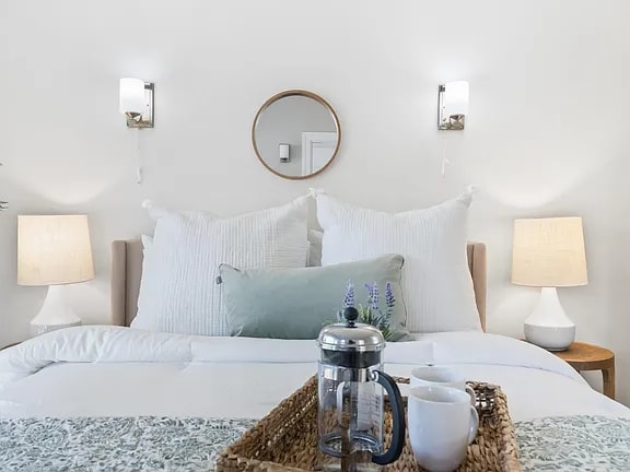 Building Photo - 527 Windham St