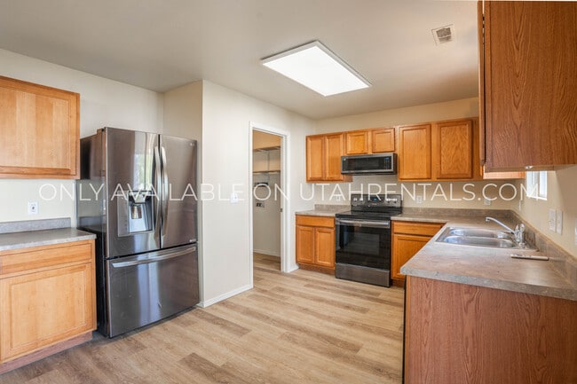Building Photo - 215 S 1050 W