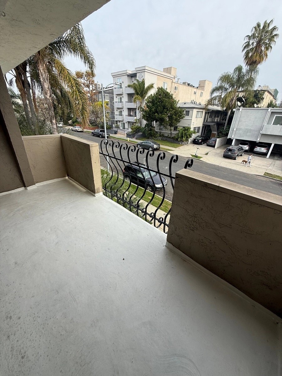 Building Photo - 1631 Barry Ave