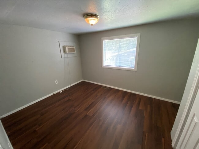 Building Photo - 109 Birchwood Dr