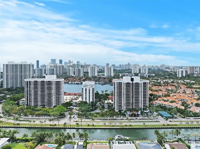 Building Photo - 3600 Yacht Club Dr