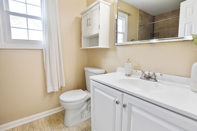 Building Photo - Pet Friendly Three Bedroom with Pool!