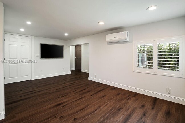 Building Photo - 669 S Mashta Dr