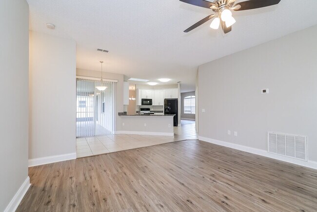 Building Photo - 552 Viceroy Ct