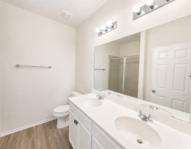 Building Photo - 220 Pepperbark Loop